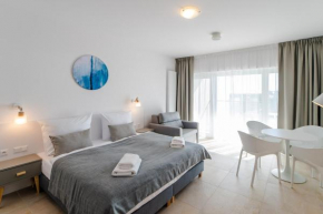 Aquamarina Prima Holiday Studios by the BEACH by Noclegi Renters, Gmina Międzyzdroje
